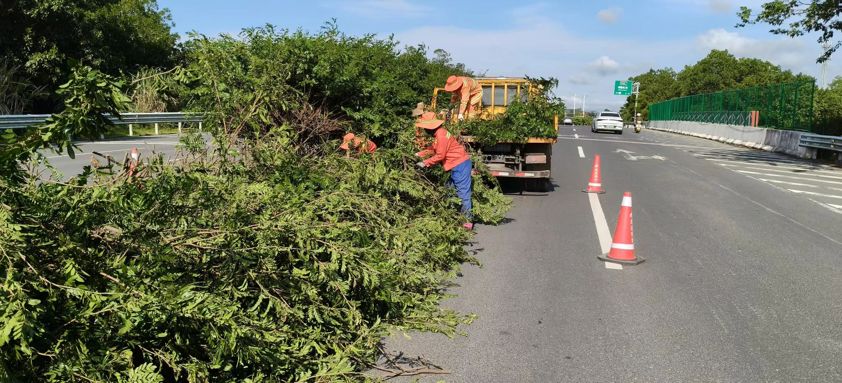 前置防控 嚴(yán)陣備戰(zhàn)——海南高速養(yǎng)護(hù)公司全力織密“樺加沙”防御網(wǎng)