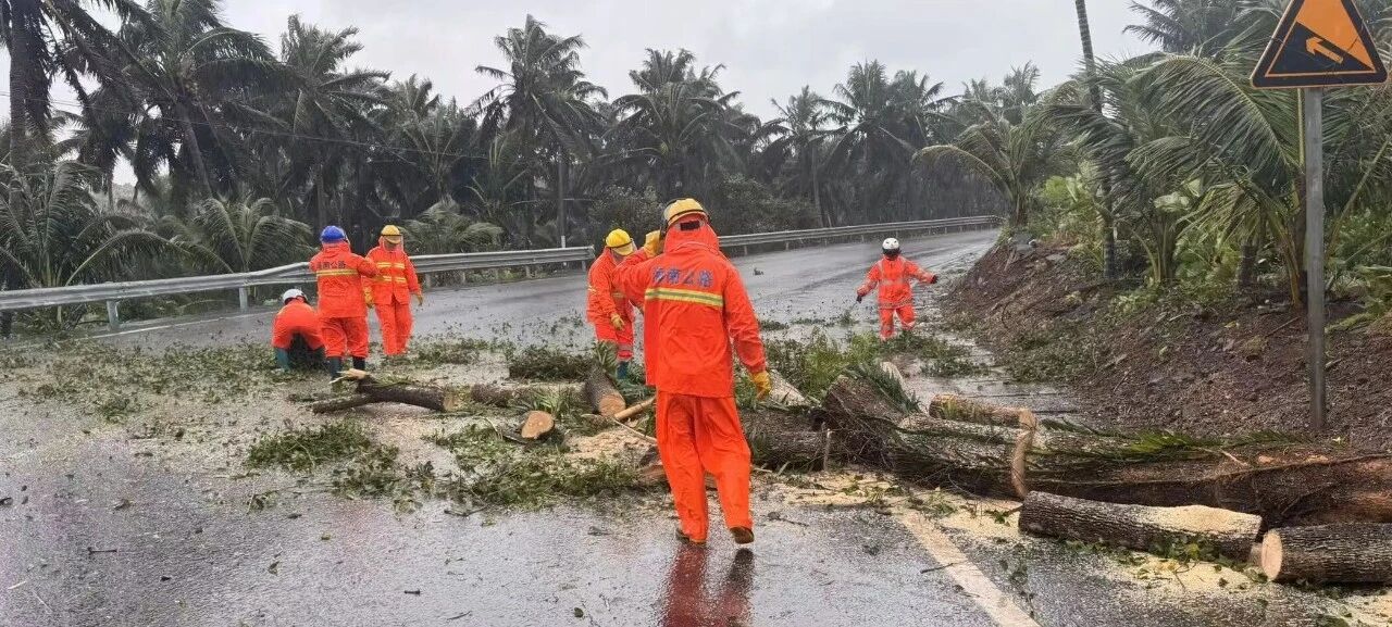 晝夜奮戰(zhàn)保暢通 海南高速養(yǎng)護(hù)全力以“復(fù)”